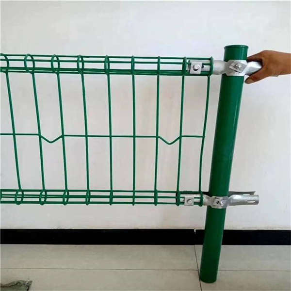 簡(jiǎn)單圈地雙邊護(hù)欄網(wǎng) 綠色彎頭防護(hù)網(wǎng) 廠區(qū)工業(yè)區(qū)外墻鐵圍欄