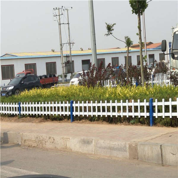 PVC社區(qū)護(hù)欄 園區(qū)隔斷護(hù)欄 城市園林綠化帶護(hù)欄