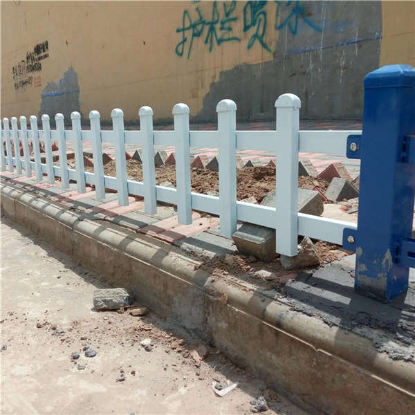 鋅鋼折彎草坪護(hù)欄 綠化帶隔離柵 園林小區(qū)欄桿