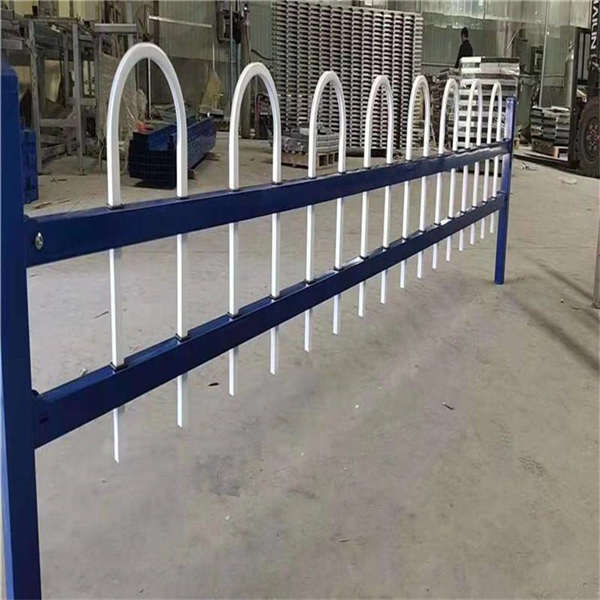 40公分綠化帶圍欄 折彎草坪護(hù)欄 綠色弧形草坪護(hù)欄