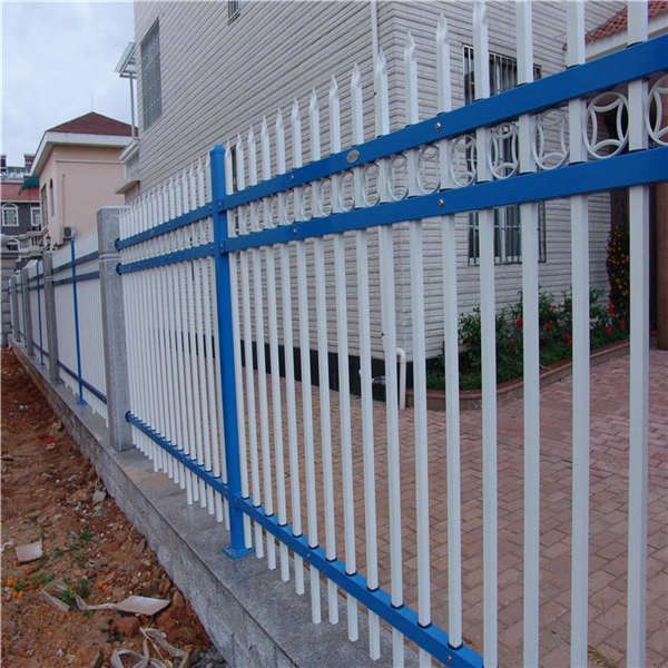 隔離鐵藝護(hù)欄網(wǎng) 庭院綠地網(wǎng)欄 豎管園區(qū)護(hù)欄