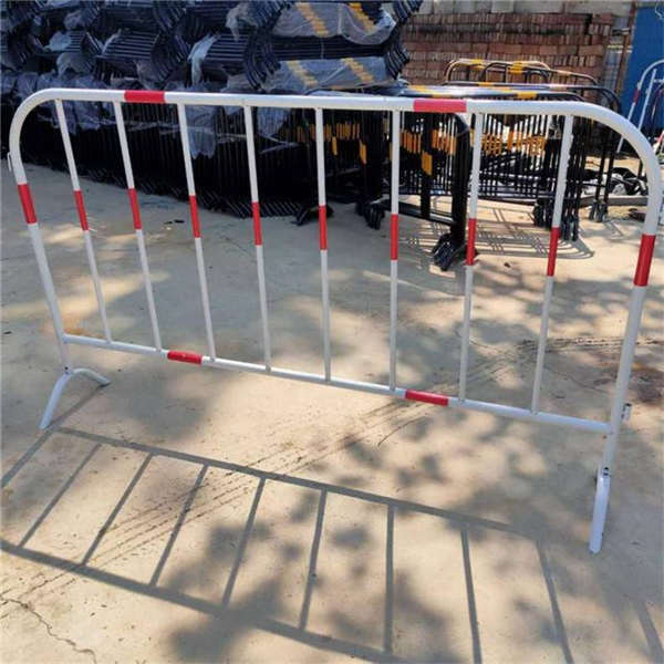 泓宸輝不銹鋼鐵馬防護(hù)欄 1*1.5米臨邊隔離欄 可拆卸白色移動拒馬